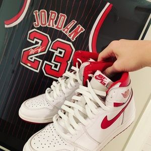 Air Jordan 1 Retro high OG “metallic red”